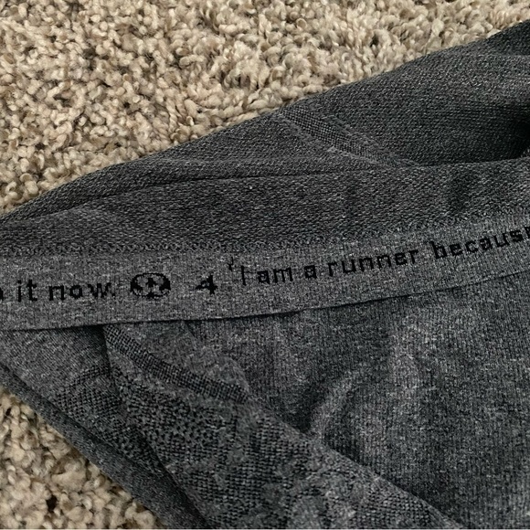 Lululemon Run: Swiftly Tech Long Sleeve Lace Design in Charcoal Gray Sz 4 - Picture 9 of 16